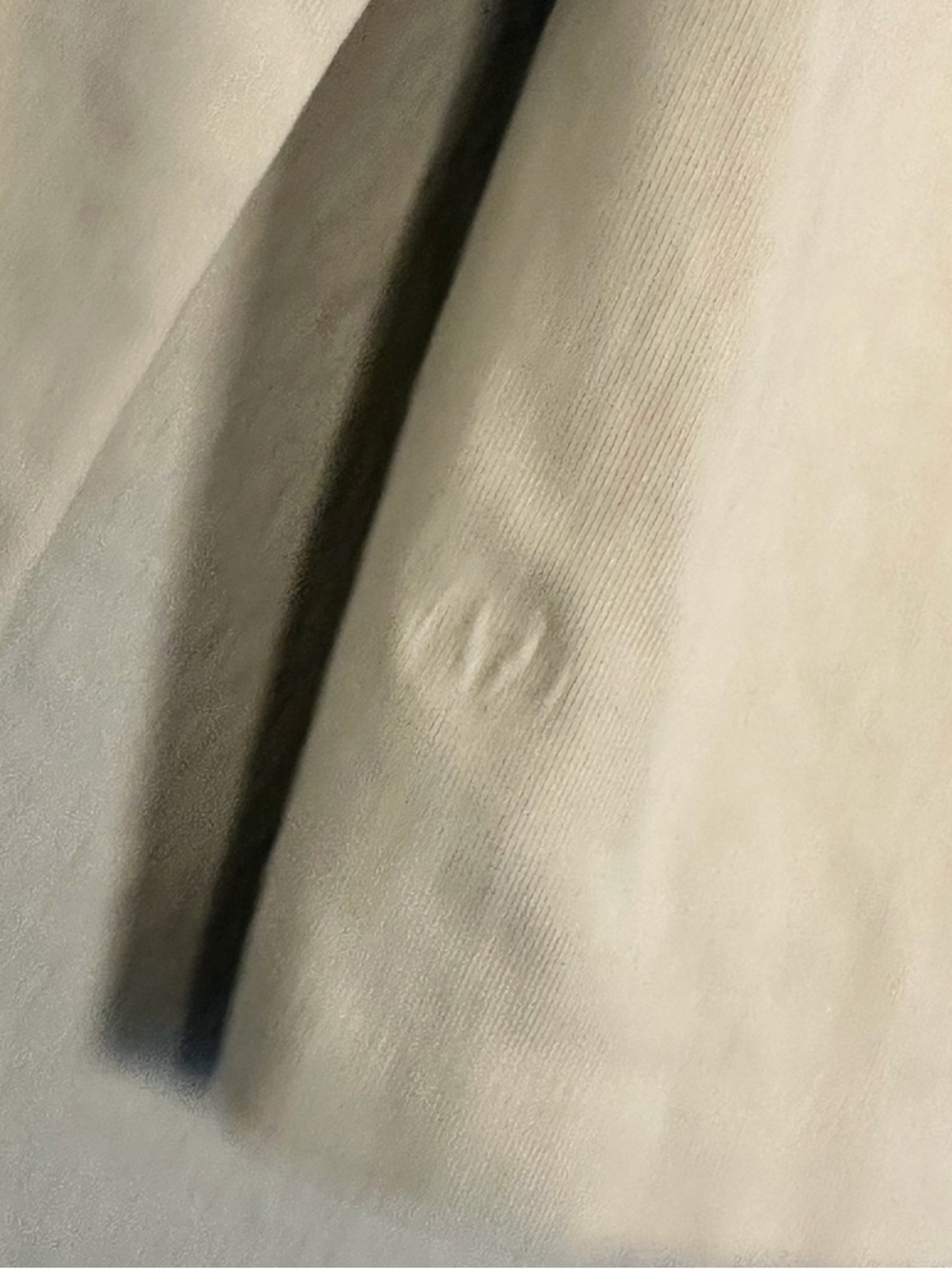 Lululemon Classic Fit Cotton Blend Long-Sleeve Cropped Shirt in Natural Ivory - Picture 9 of 10